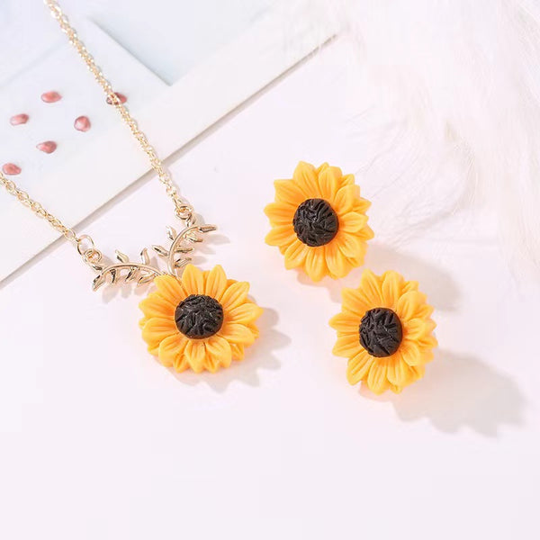 Lucky Leaves Sunflower Necklace