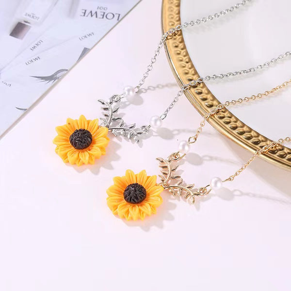 Lucky Leaves Sunflower Necklace