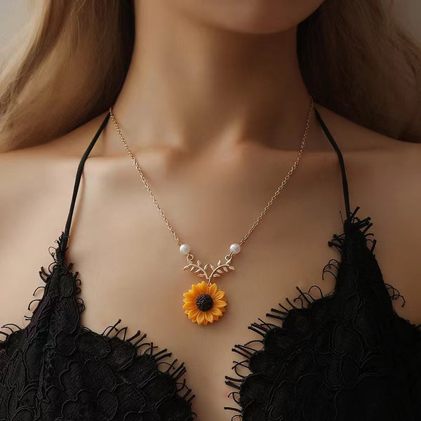 Lucky Leaves Sunflower Necklace