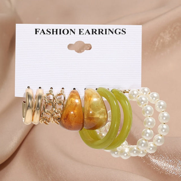 Pearl Twist Hoop Earrings Set Butterfly Acrylic Dangle Earrings for Women Metal Hollow Gold Plated Earring Cartoon Jewelry