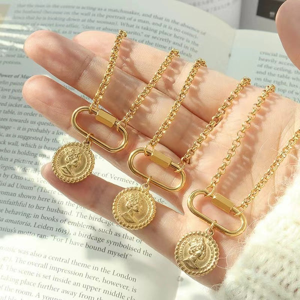 Gold-plated portrait round plate necklace