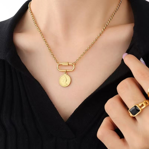 Gold-plated portrait round plate necklace